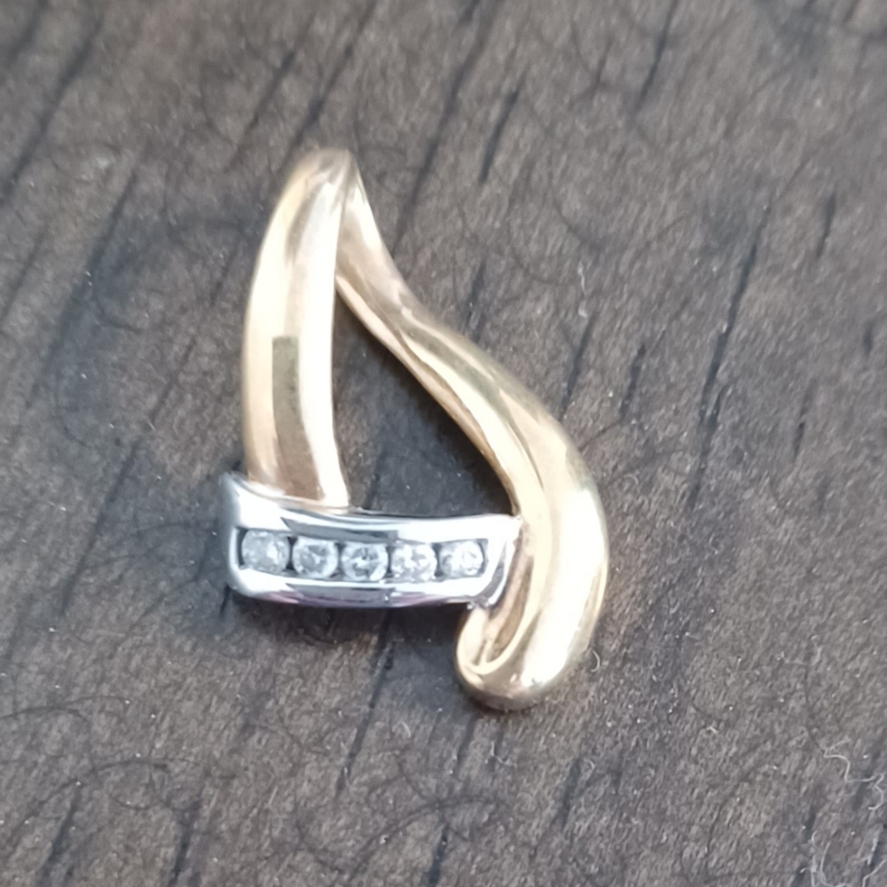 Diamond pendant